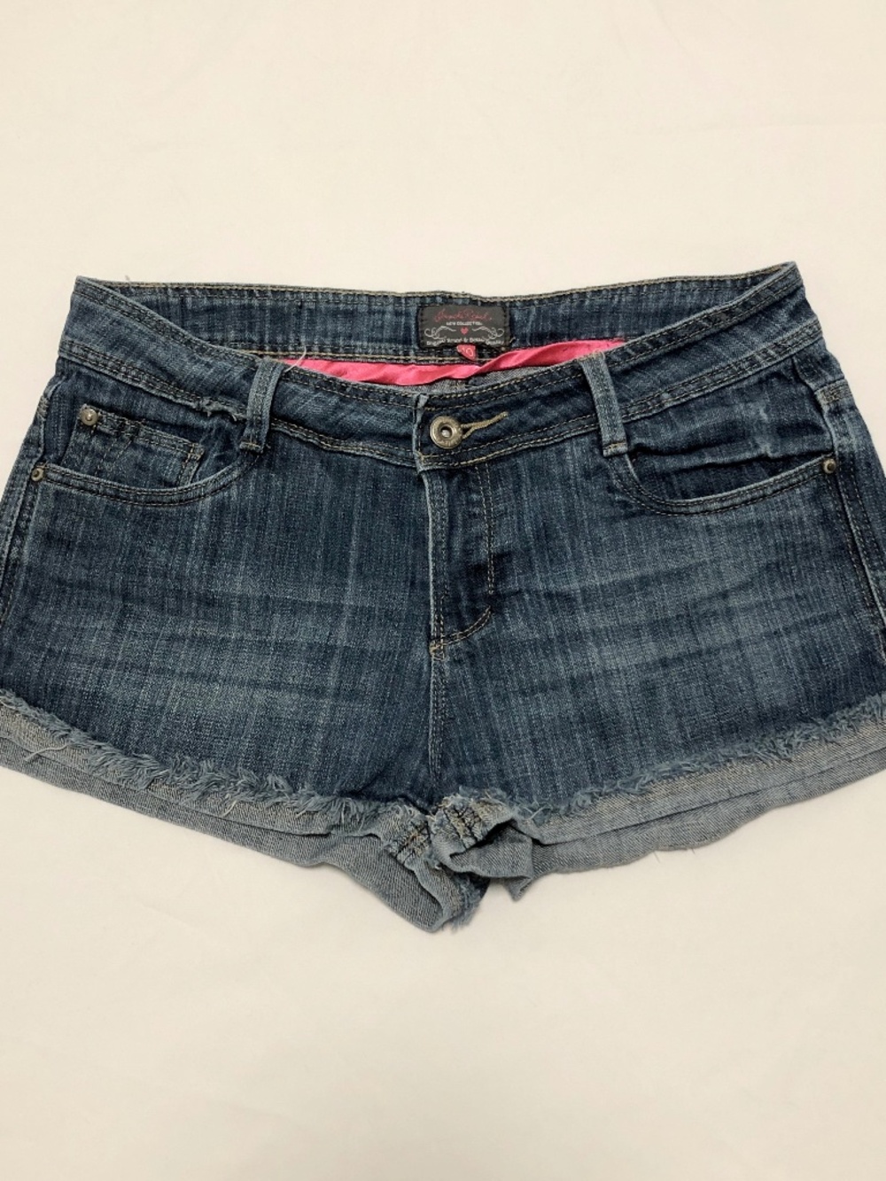 True Vintage Inside Rebels Y2K Dark Wash Frayed Denim Shorts pink Waistband Sz40